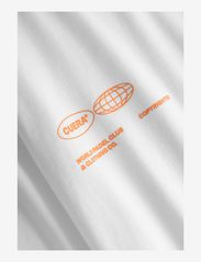 Cuera - Relaxed Heavy Globe T-Shirt - t-shirts & tops - white - 3