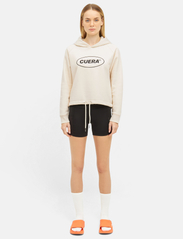 Cuera - Cropped Merch Hoodie - sweatshirts & hættetrøjer - off white - 5