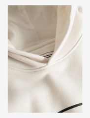 Cuera - Cropped Merch Hoodie - sweatshirts & hættetrøjer - off white - 2