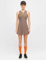 Cuera - Oncourt Globe Dress - sportinės suknelės - brown - 5
