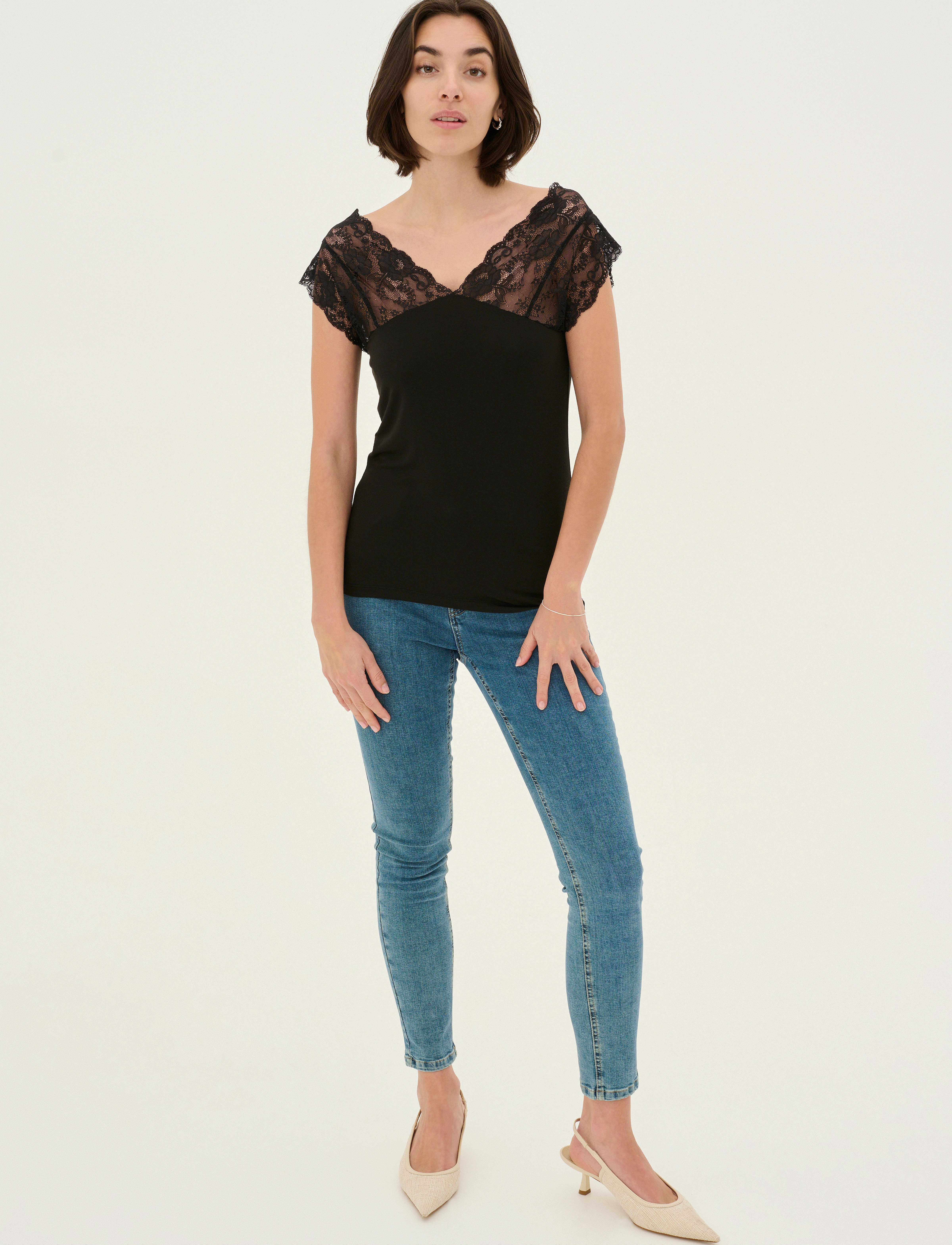 Culture - CUpoppy Lace Top - ermeløse topper - black - 3