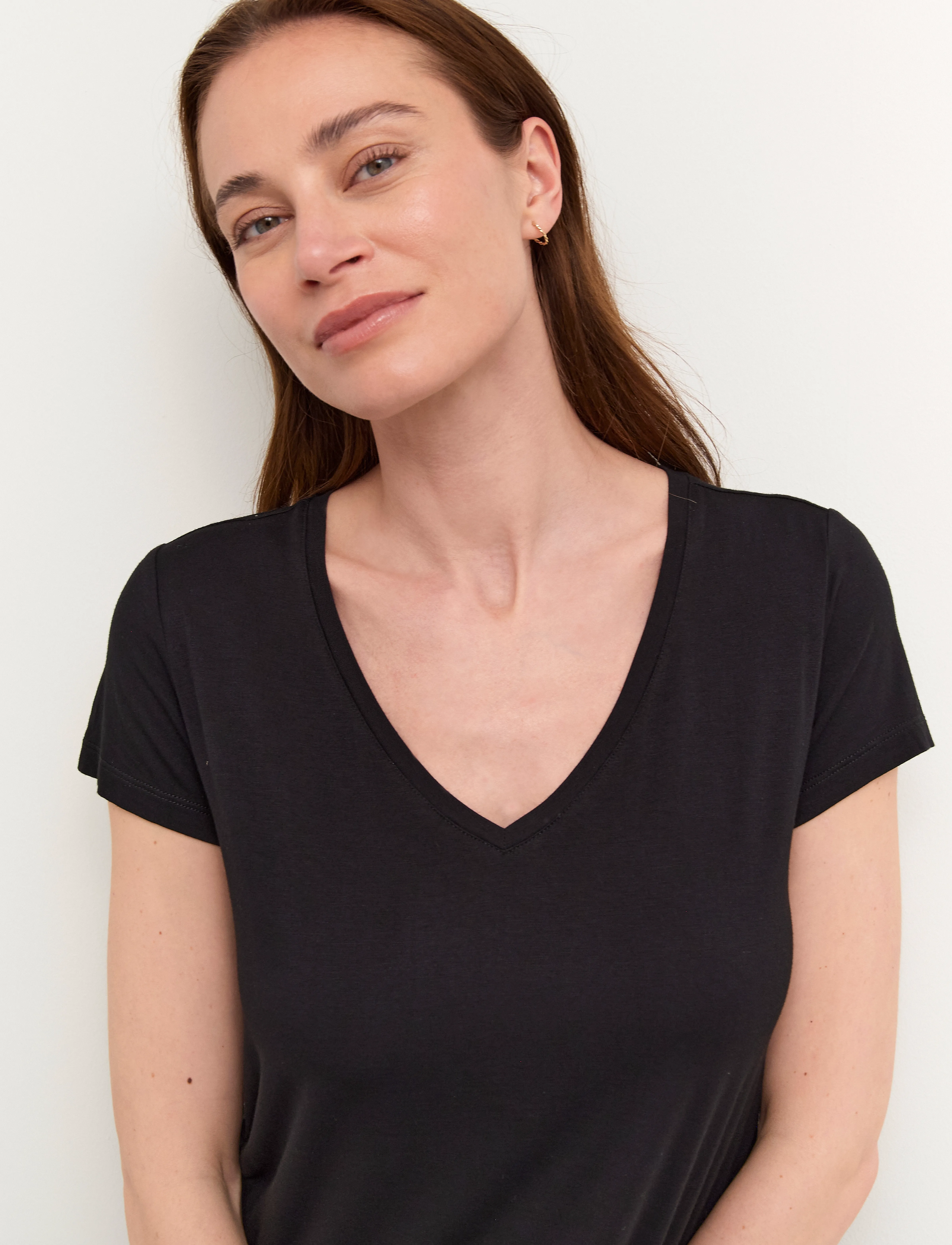 Culture Cupoppy V-Neck T-Shirt dam – bild 6