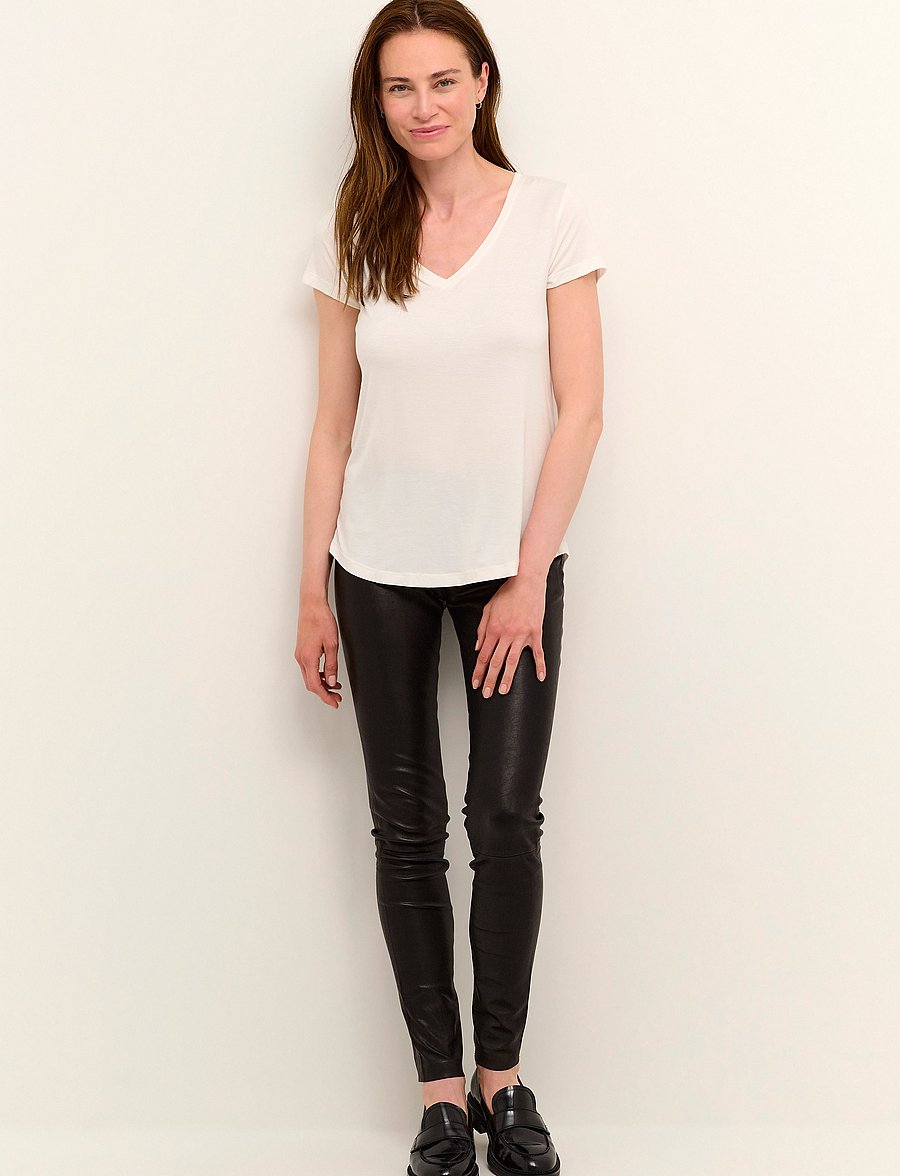 Culture - CUpoppy V-neck T-Shirt - t-shirts - spring gardenia - 3