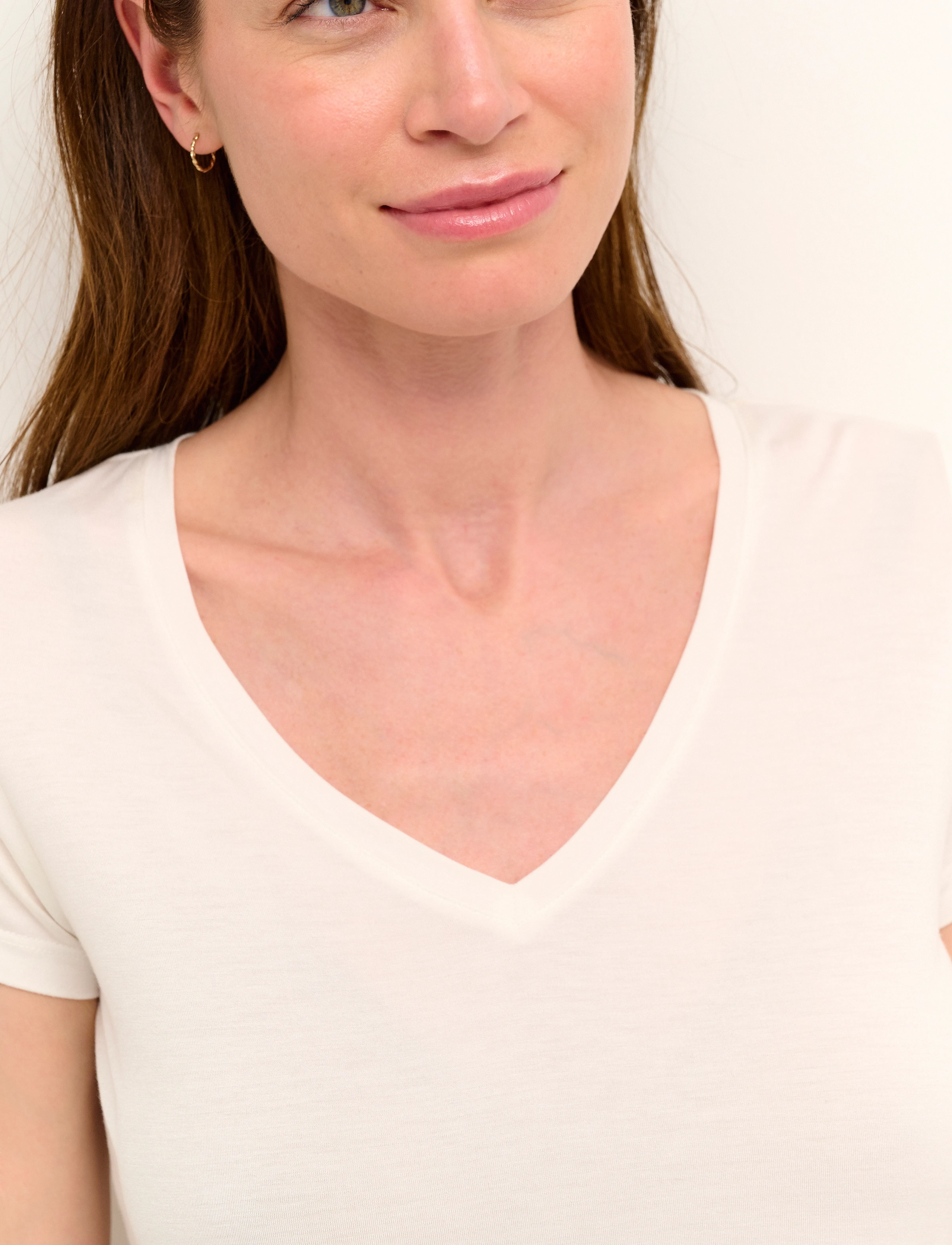 Culture Cupoppy V-Neck T-Shirt dam – bild 5