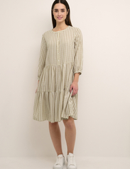 Culture - CUnoor Stripe Dress - sukienki koszulowe - sand stripe - 3