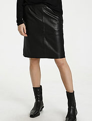Culture - CUberta Leather Skirt - nederdele i læder - black - 2