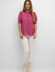 Culture - CUasmine SS Shirt - kurzämlige blusen - fuchsia pink - 4