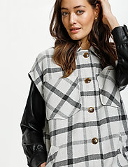 Culture - CUmiko Waistcoat - marškiniai trumpomis rankovėmis - light grey check - 5