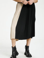 Culture - CUbetty Skirt - midi nederdele - black - 2