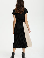 Culture - CUbetty Skirt - vidutinio ilgio sijonai - black - 4