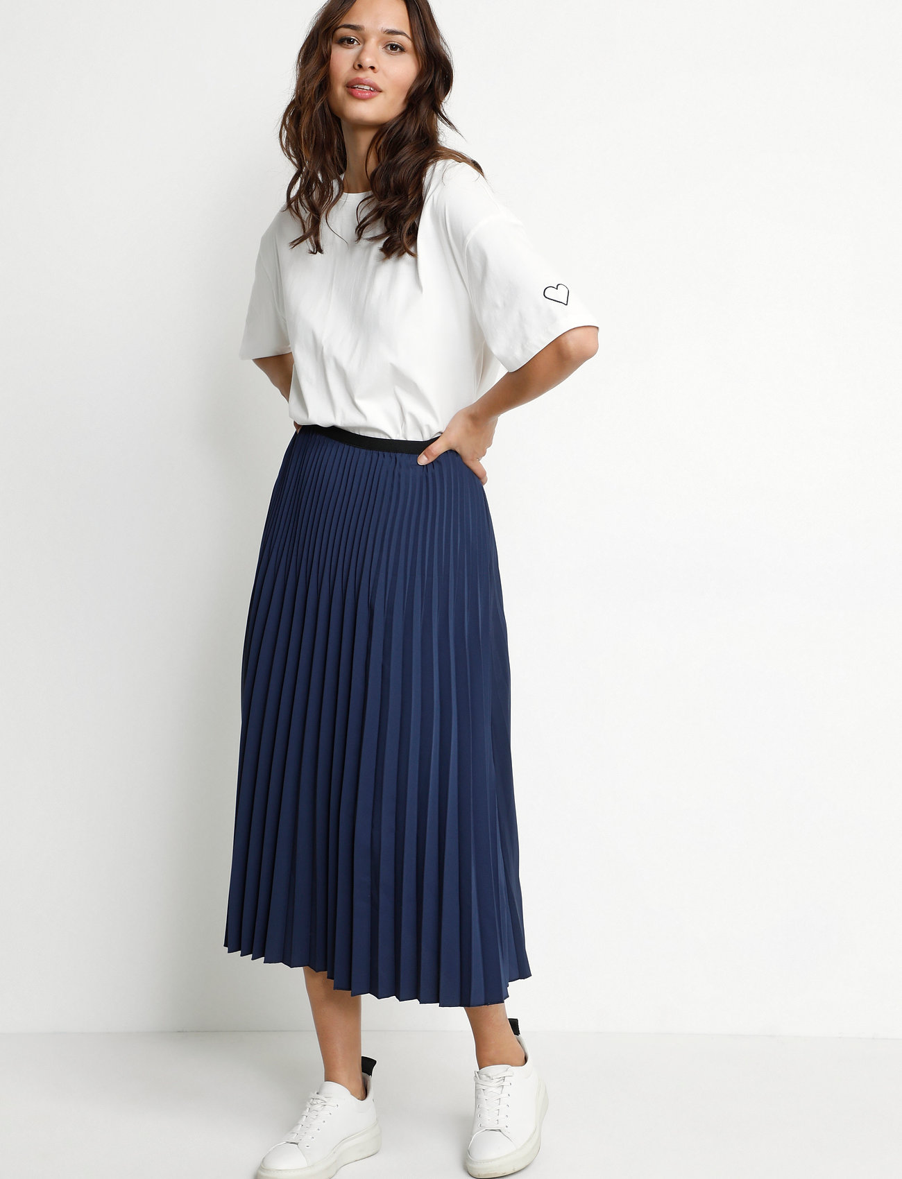 Culture - CUmerle Skirt - salute - 3