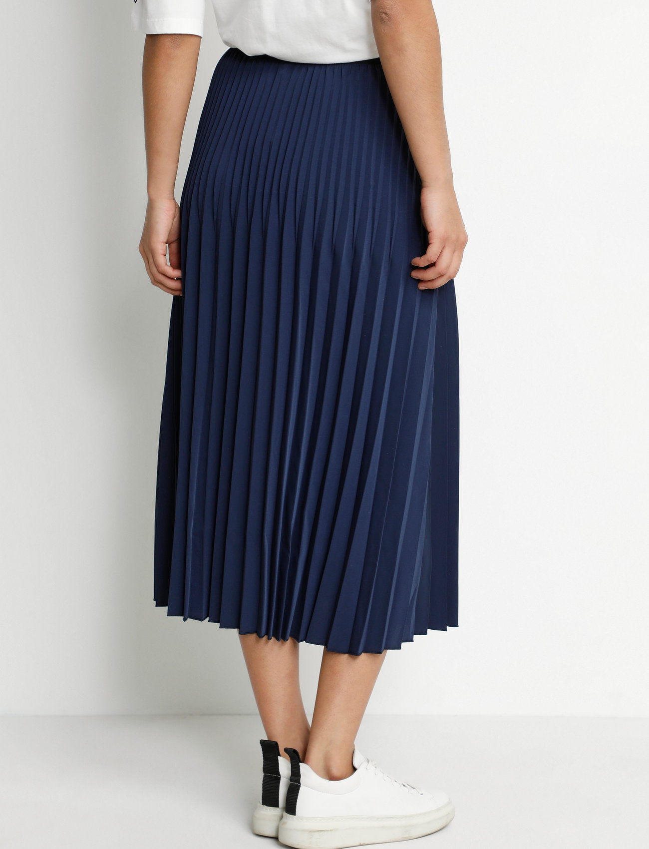 Culture - CUmerle Skirt - salute - 4