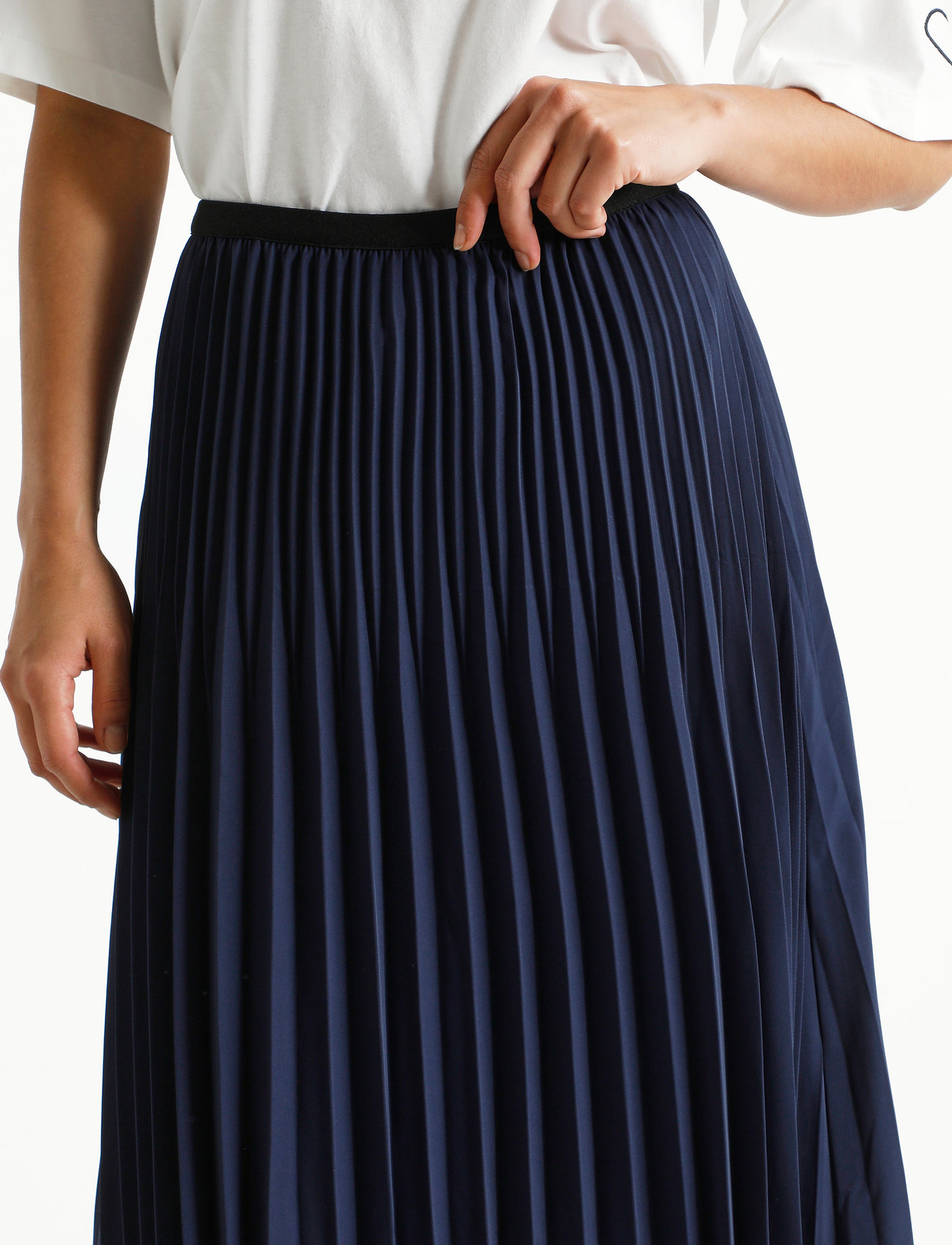Culture - CUmerle Skirt - salute - 5