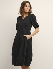 Culture - CUantoinett SS Dress - midi kjoler - black - 2