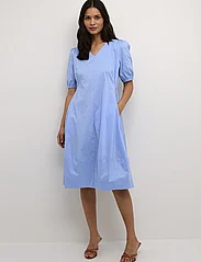 Culture - CUantoinett SS Dress - midi-jurken - forever blue - 3
