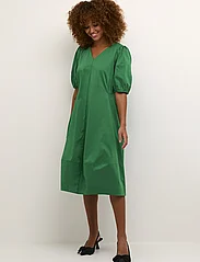 Culture - CUantoinett SS Dress - midikjoler - jolly green - 3