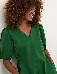 Culture - CUantoinett SS Dress - sukienki do kolan i midi - jolly green - 6