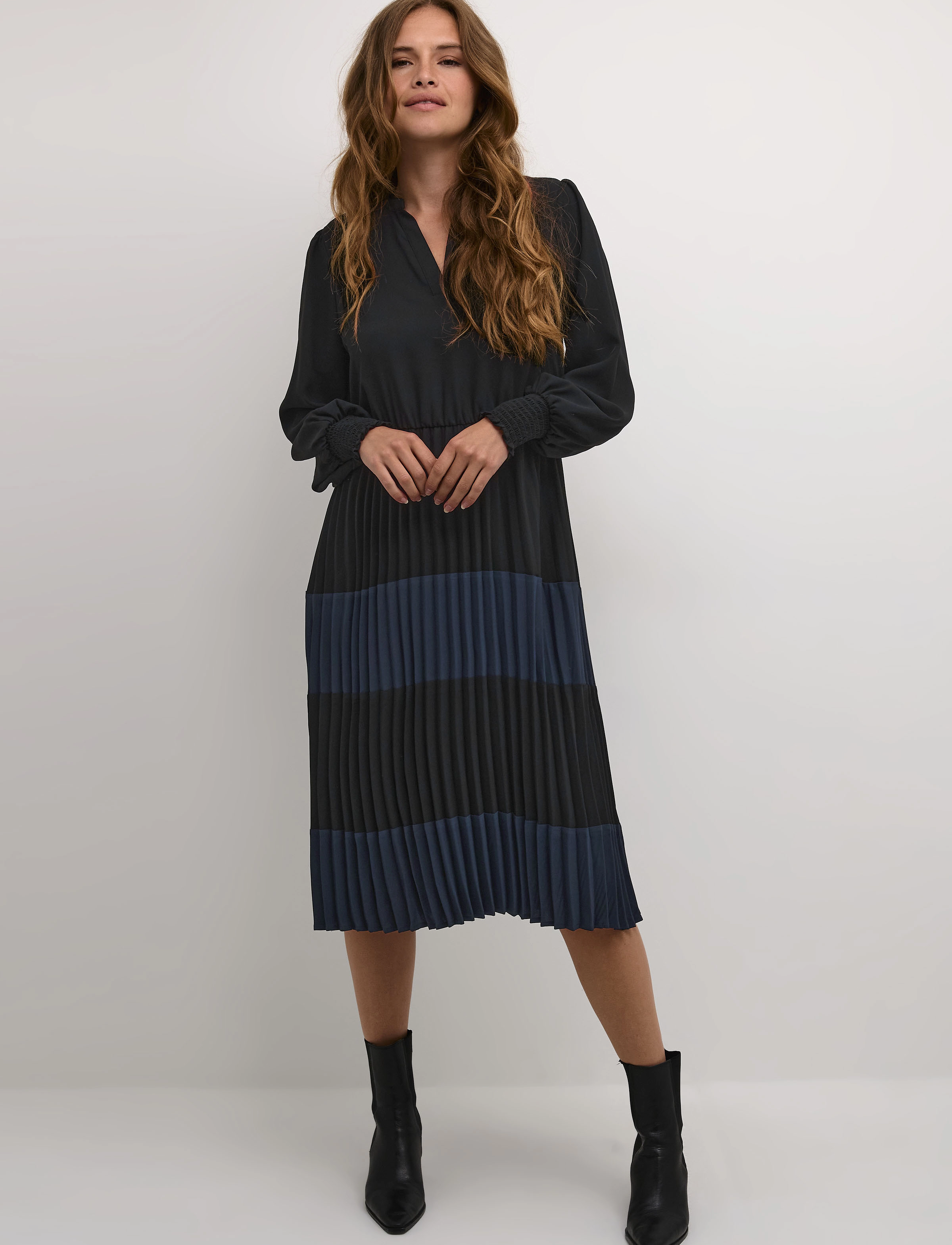 Culture - CUbetty Dress - midi kjoler - black / salute - 3