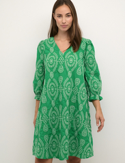 Culture - CUtia Dress - korte jurken - holly green - 2