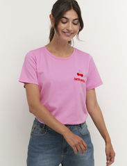 Culture - CUgith Cherrish T-Shirt - alhaisimmat hinnat - fuchsia pink - 2