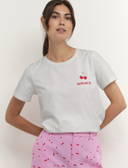Culture - CUgith Cherrish T-Shirt - laveste priser - spring gardenia - 2