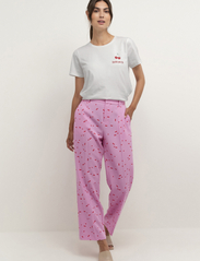 Culture - CUgith Cherrish T-Shirt - mažiausios kainos - spring gardenia - 3