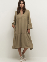 Culture - CUbrisa Long Dress - marškinių tipo suknelės - kelp - 2