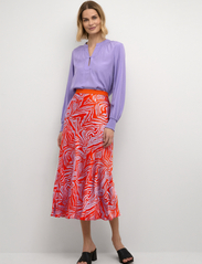 Culture - CUvilma Skirt - satinnederdele - orange - 3