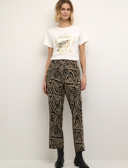 Culture - CUmelania Printed Pants - bukser med brede ben - black - 3