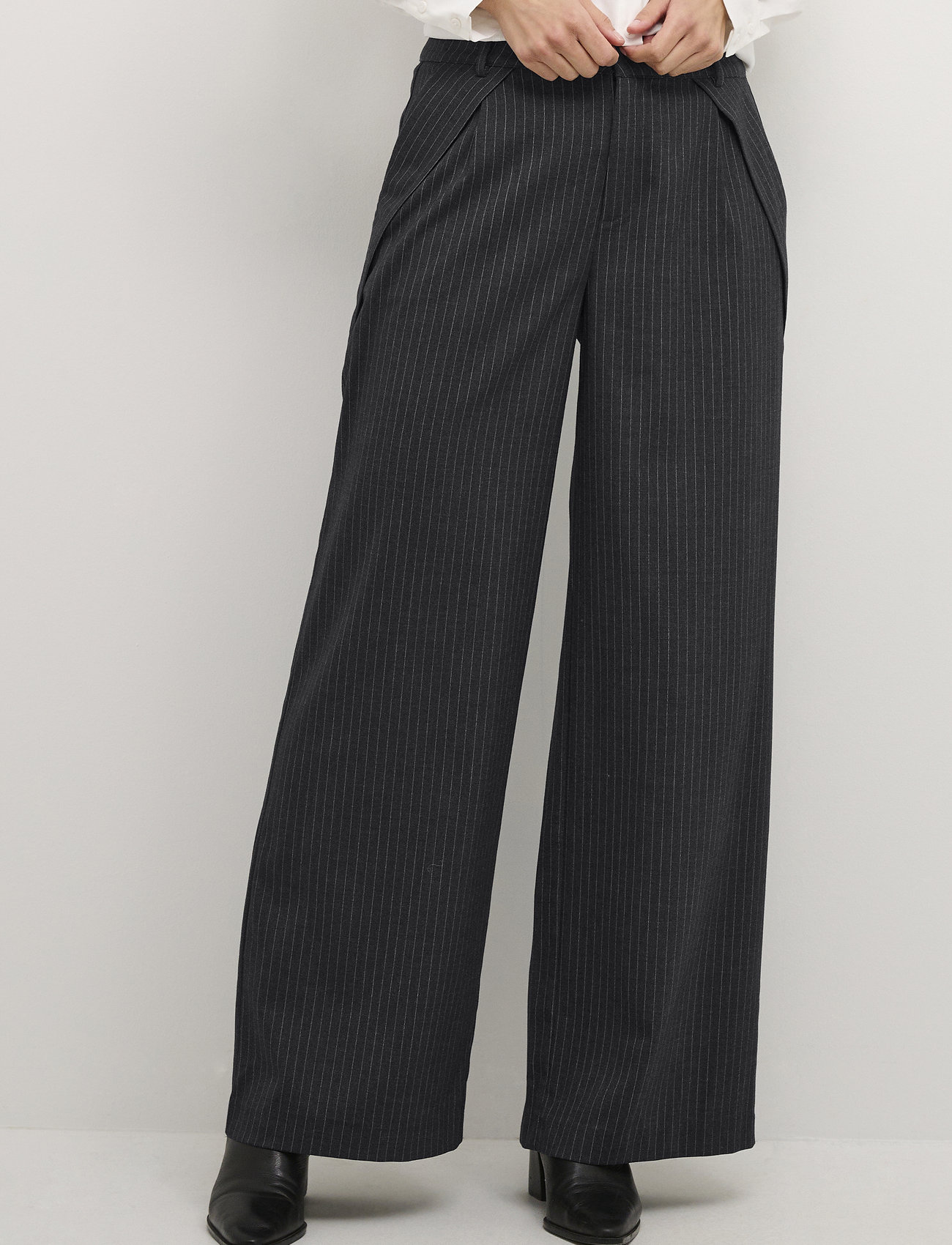 Culture - CUachena Pants - straight leg trousers - dark grey melange - 1