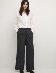 Culture - CUachena Pants - spodnie proste - dark grey melange - 3