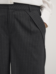 Culture - CUachena Pants - spodnie proste - dark grey melange - 5