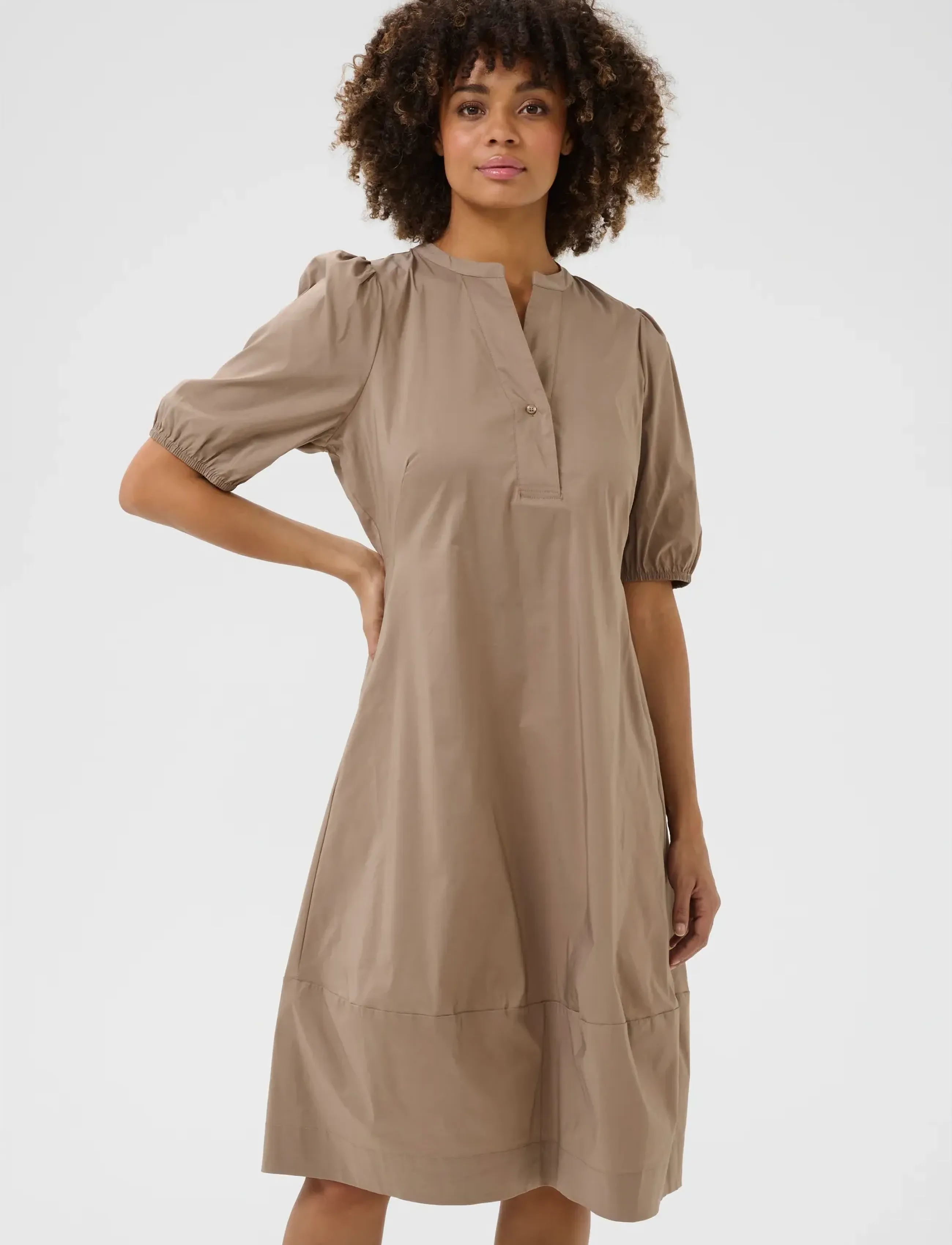 Culture Cuantoinett Ss Placket Dress, Kvinder, Kjole Med Pufærmer Og Stolpelukning, Beige, Str: L
