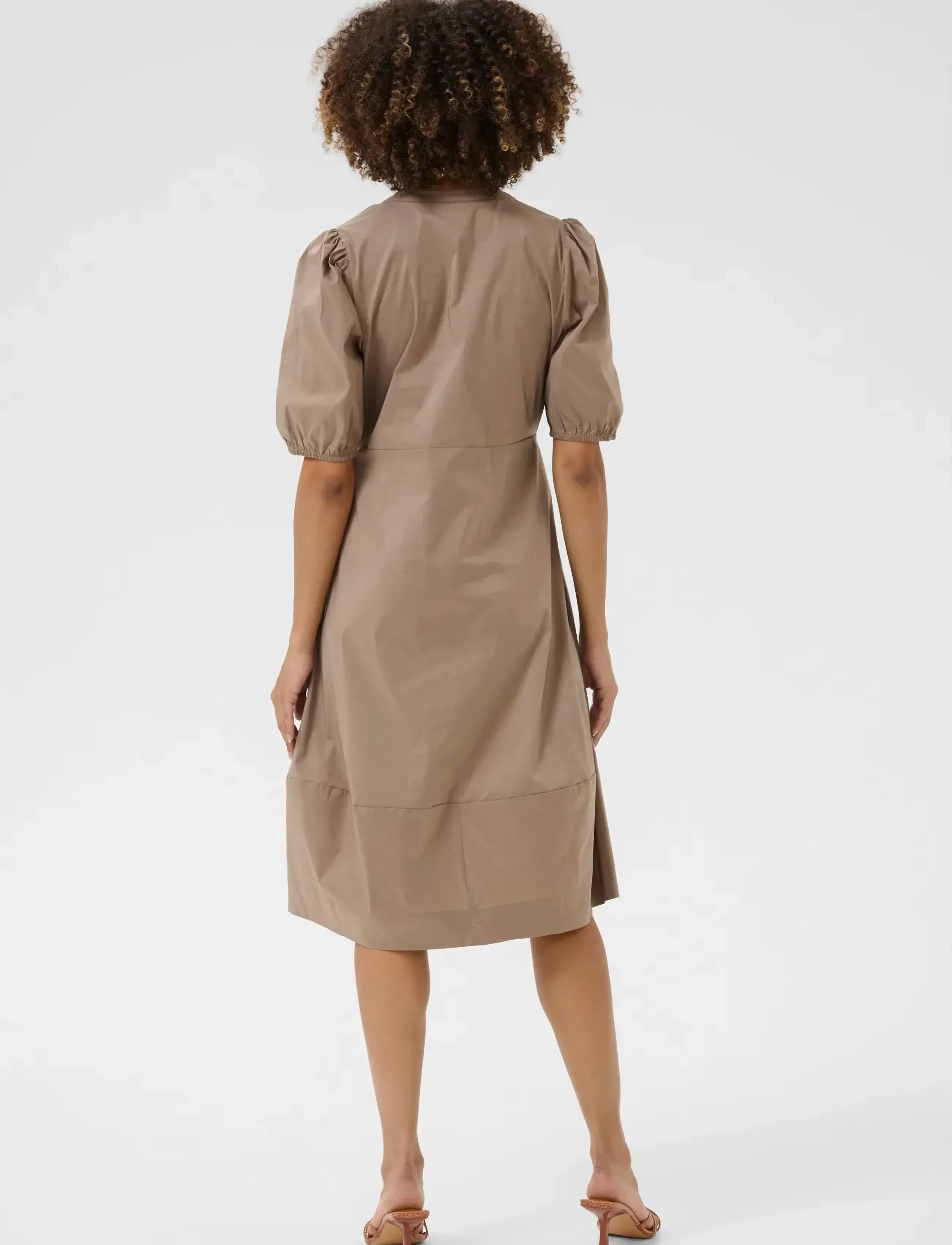 Culture - CUantoinett SS Placket Dress - midi kjoler - pine bark - 4