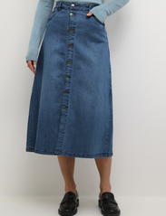 Culture - CUami Skirt - spódnice do kolan i midi - medium blue wash - 2