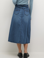 Culture - CUami Skirt - midi nederdele - medium blue wash - 4