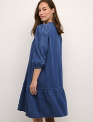 Culture - CUarpa Giselle Dress - midi kjoler - dark blue wash - 4