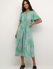 Culture - CUpolly Long Dress - vasarinės suknelės - green/pink paisley - 2