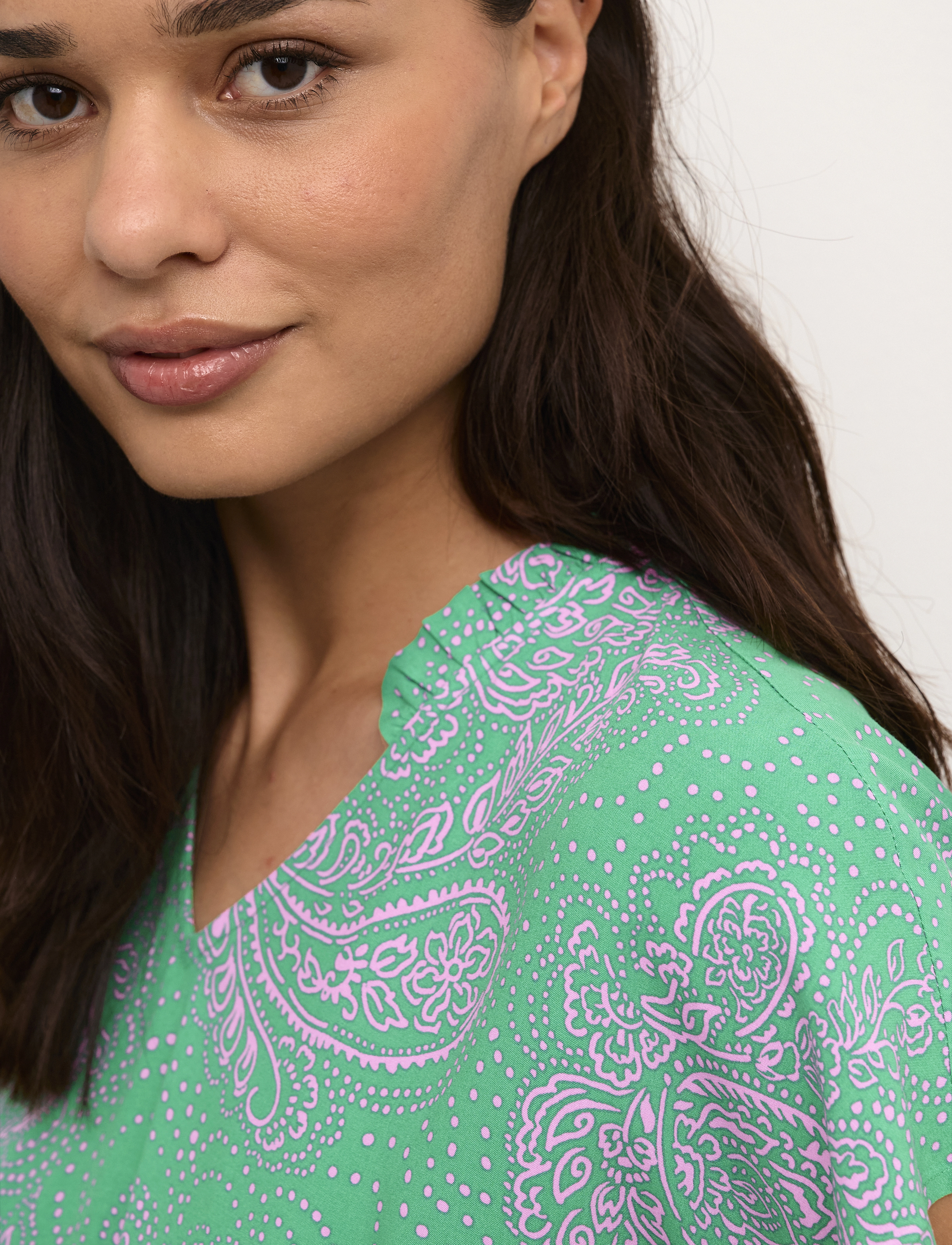 Culture - CUpolly SS Blouse - kortærmede bluser - green/pink paisley - 5