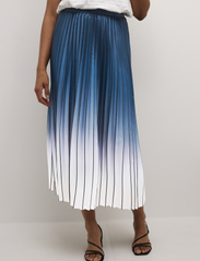 Culture - CUscarlett Ombre Skirt - faltenröcke - dress blues - 2