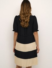 Culture - CUbetty Short Dress - skjortekjoler - black - 4