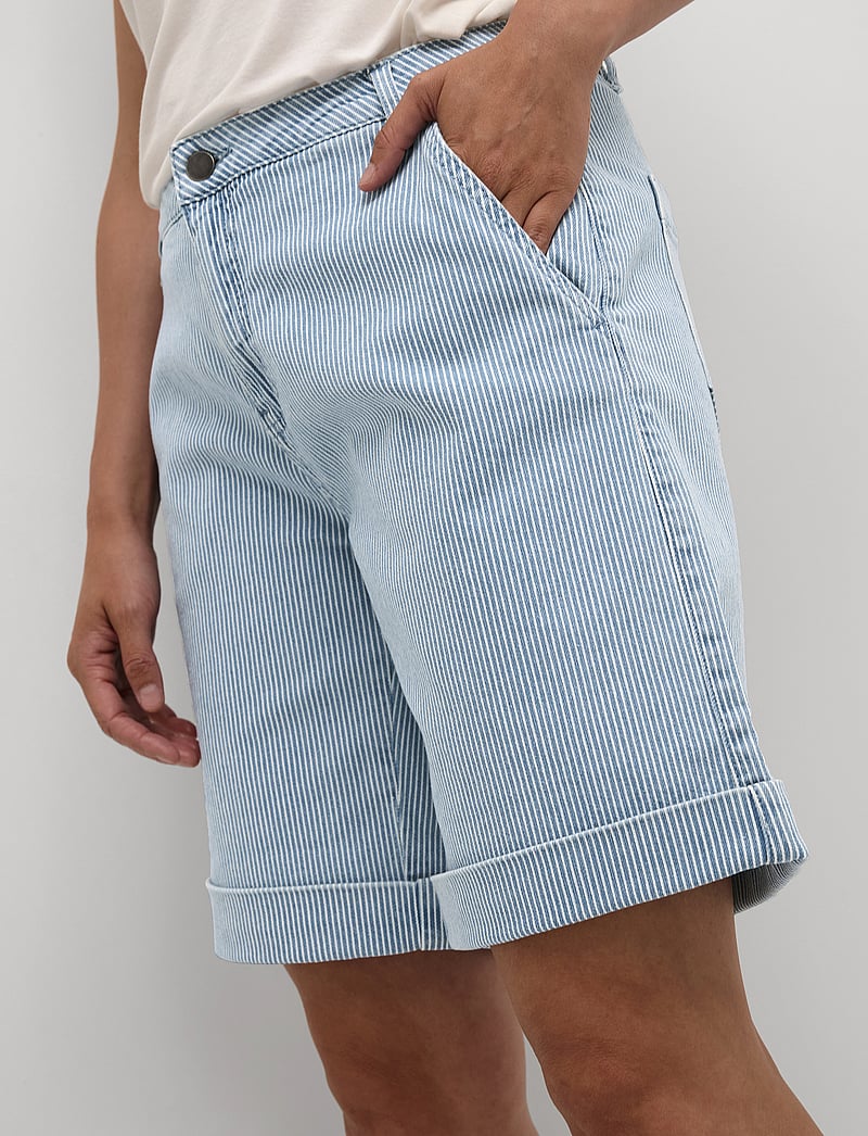 Culture - CUmilky Shorts - casual shorts - blue/white stripe - 5