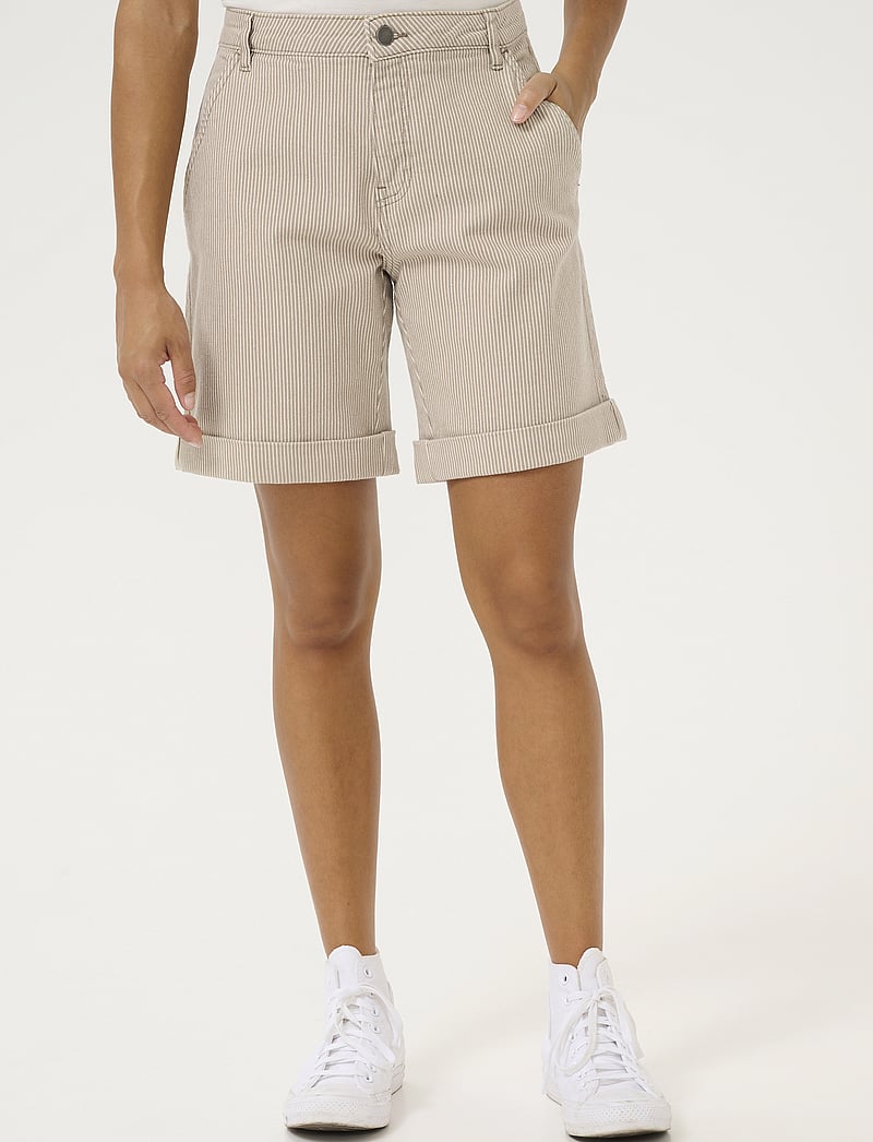 Culture - CUmilky Shorts - casual shorts - dune/white stripe - 0