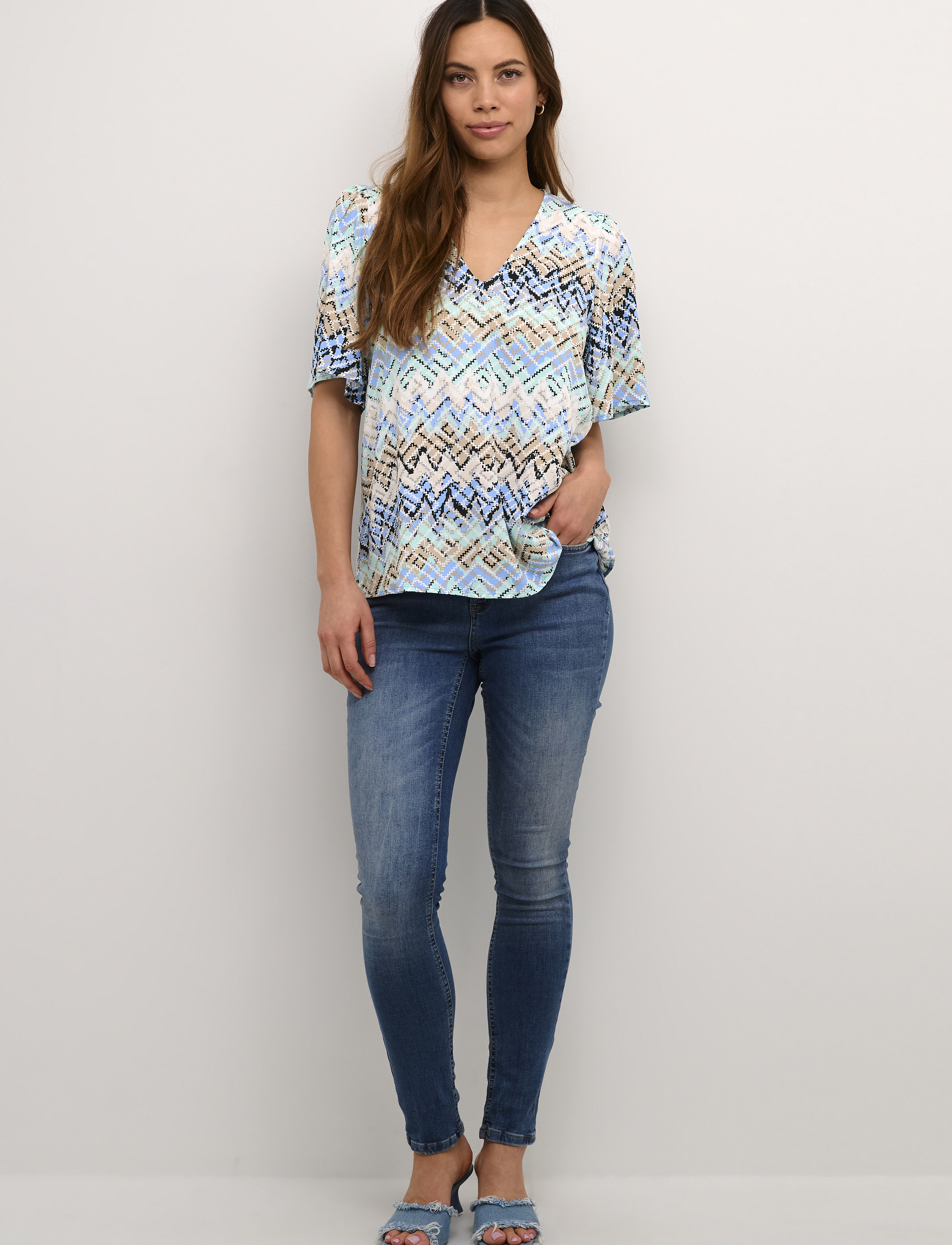 Culture - CUkendall SS Blouse - kortærmede bluser - blue graphic - 3