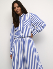 Culture - CUregina Skirt - midi nederdele - blue/white stripe - 6