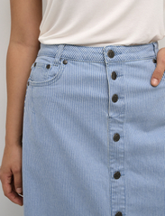 Culture - CUmilky Skirt - jeansowe spódnice - blue/white stripe - 5