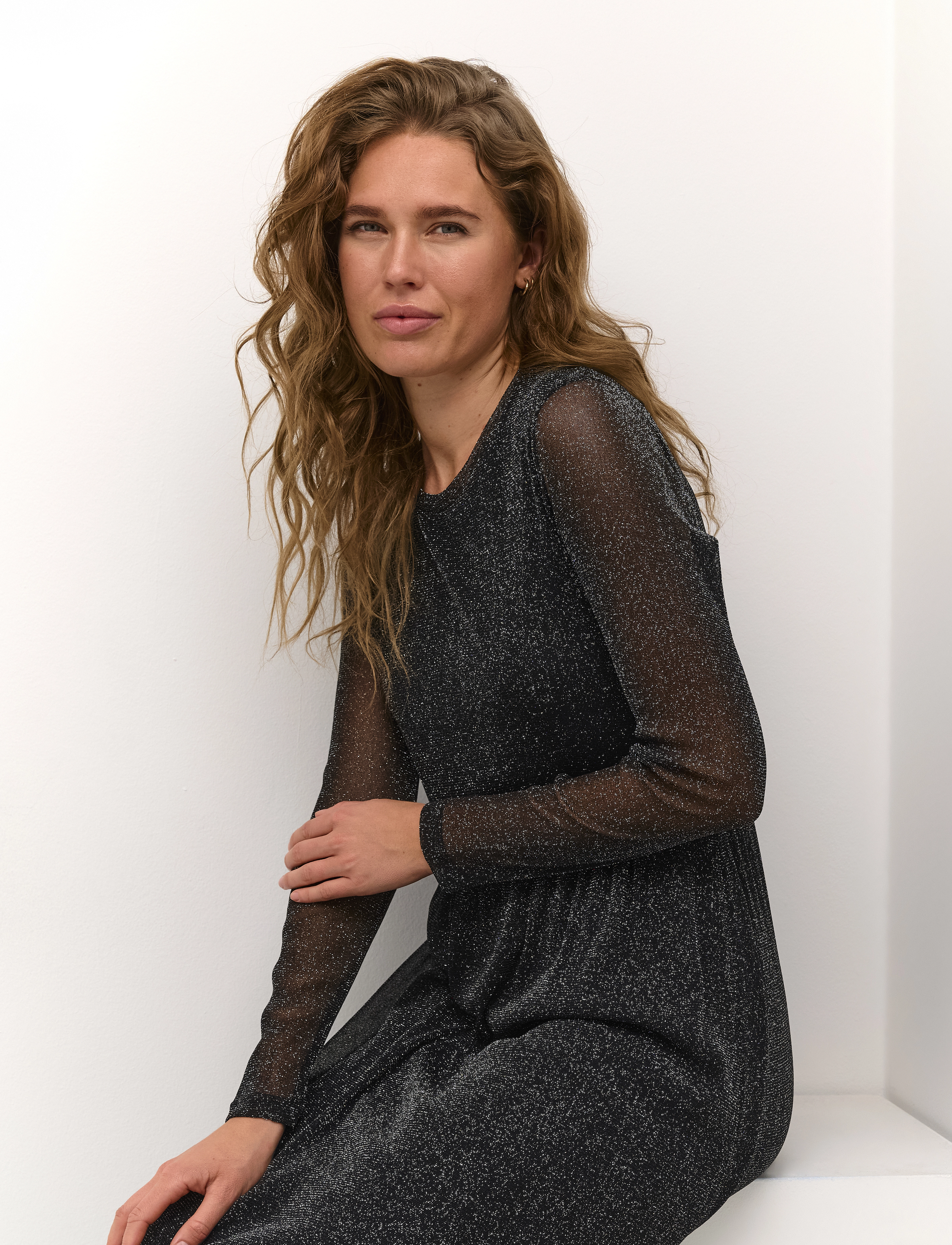 Culture - CUshiny Melida Dress - midi kjoler - black w/ silver lurex - 4