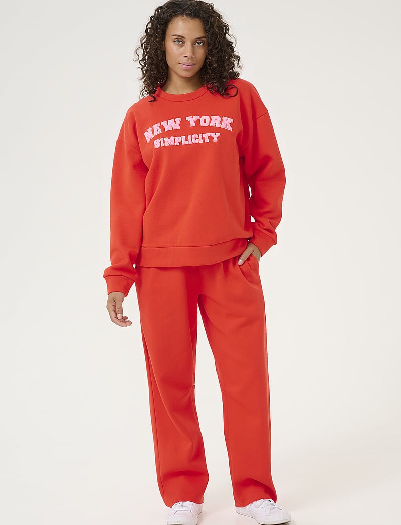 Culture - CUchira Charlie Sweatshirt - mid layer jackets - fiery red - 3