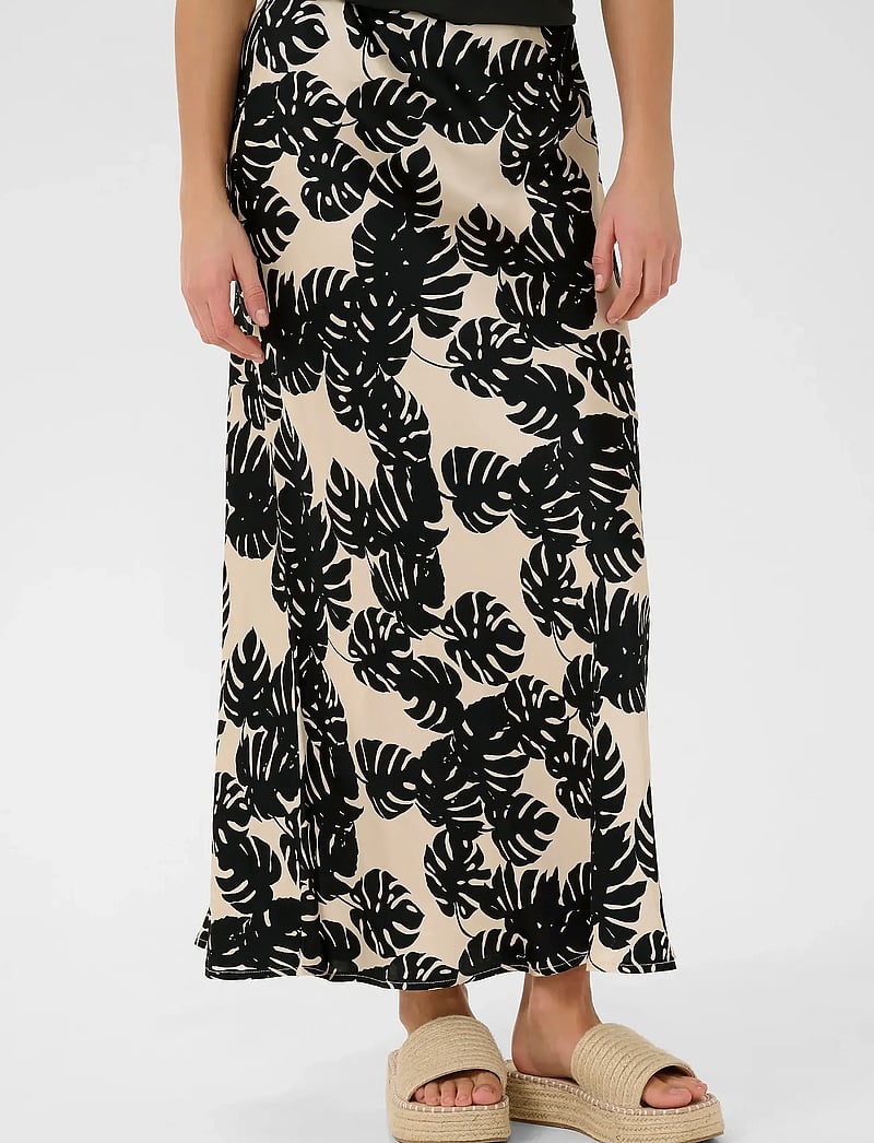 Culture - CUmiso Berna Skirt - röcke - black palm leaves - 0