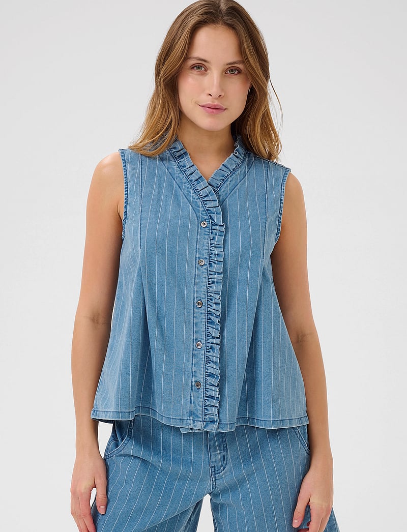 Culture - CUrenny Sleeveless Shirt - Ärmlösa blusar - light blue denim - 0